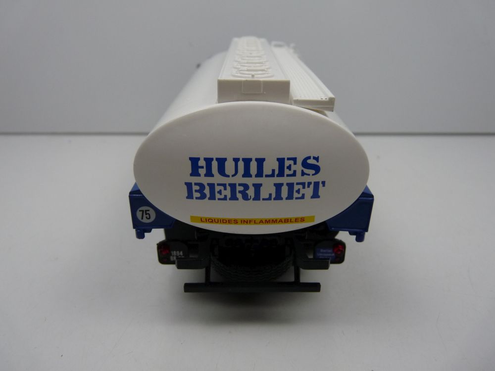 Berliet GLR8 M2 Citerne Blue White Huiles Berliet Berliet Trucks